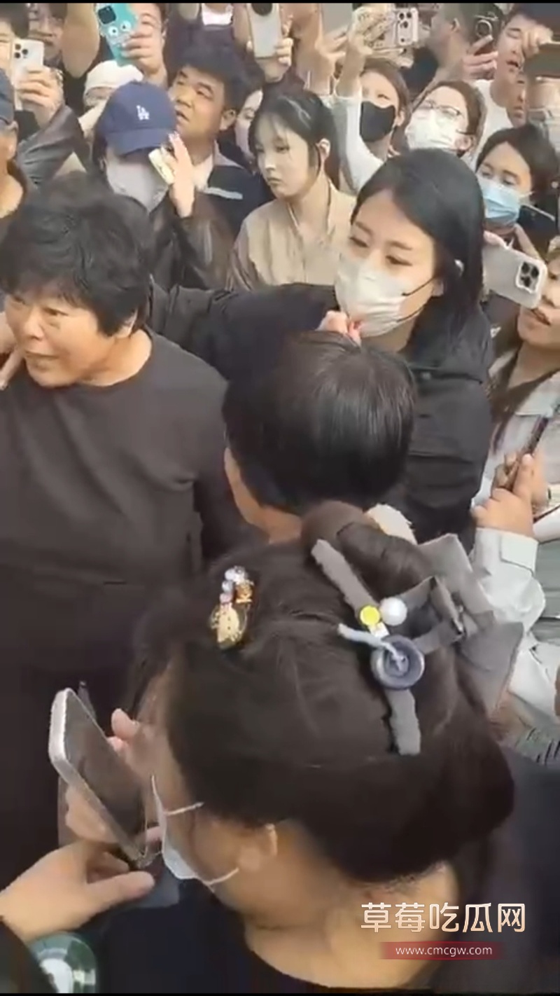 河北廊坊北陶管营村抓小三现场 9