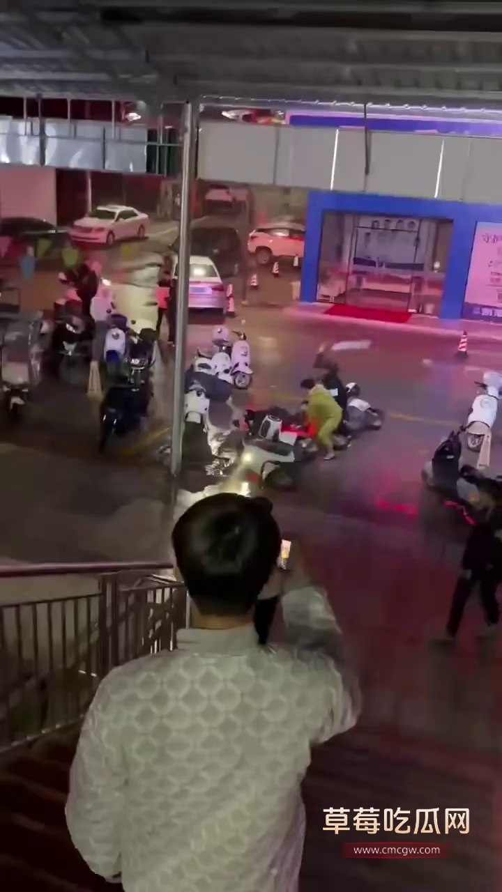 街头群架钢管砸头血流成河3 街头群架钢管砸头血流成河3