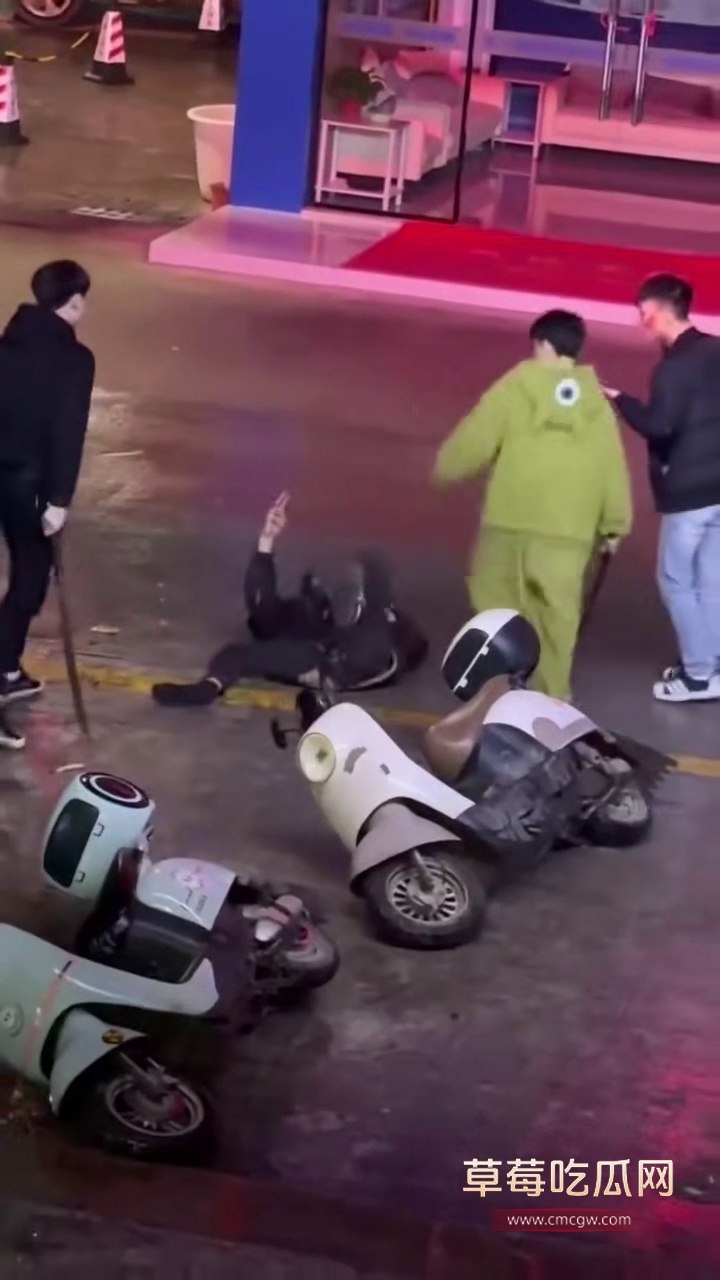 街头群架钢管砸头血流成河8 街头群架钢管砸头血流成河8
