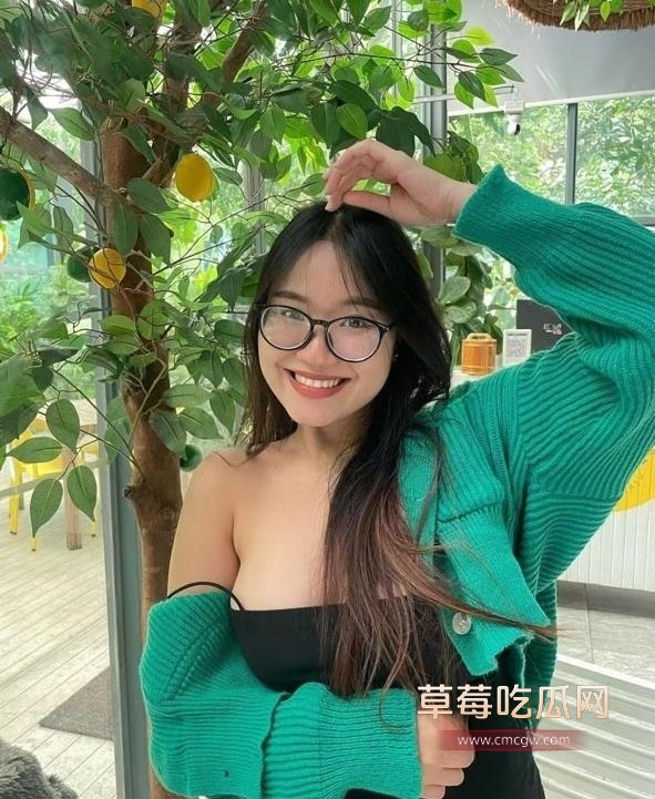 反差眼镜混血儿大学生6
