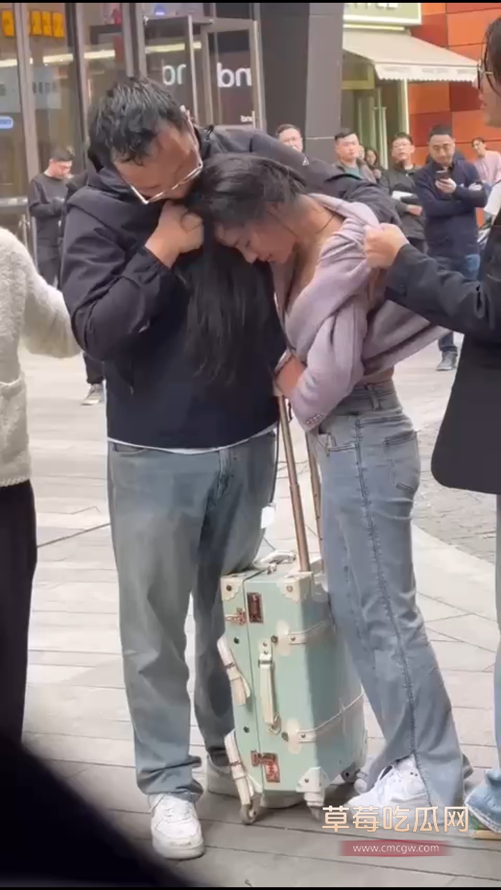 江苏街头原配抓小三撕扯曝光2 江苏街头原配抓小三撕扯曝光2