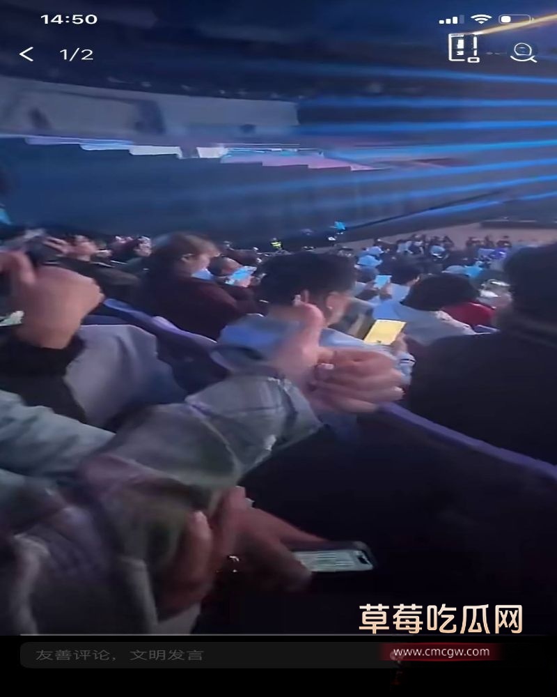 吉利汽车发布会现场 一段现场约炮聊天推上热搜 一个老年观众表演如何搭讪约炮 炸裂无比 12