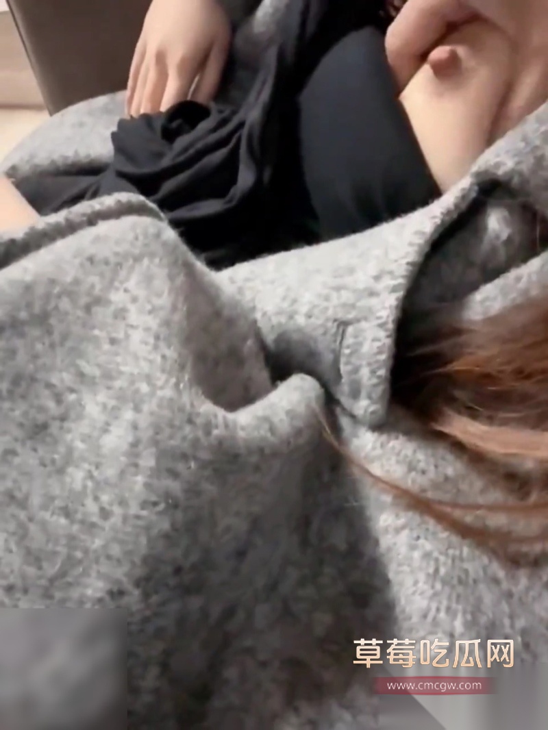 操姐姐的同时约她闺蜜 4