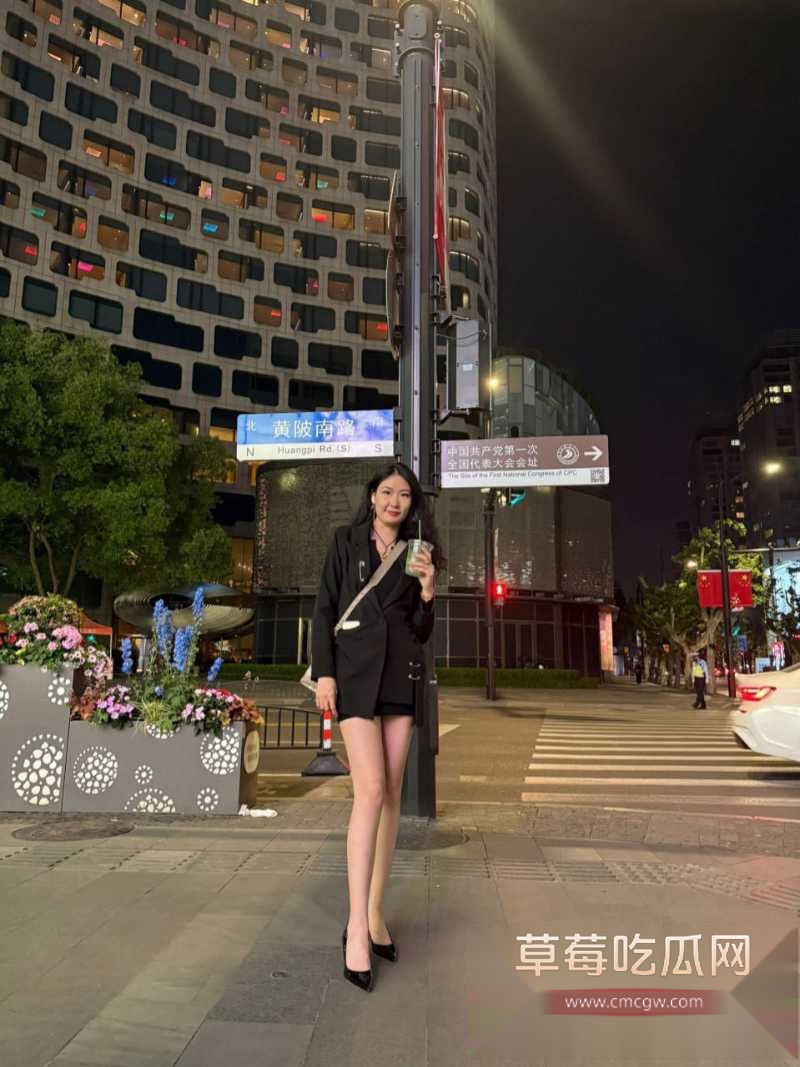 独家泄密 资产A9的离异美少妇 11