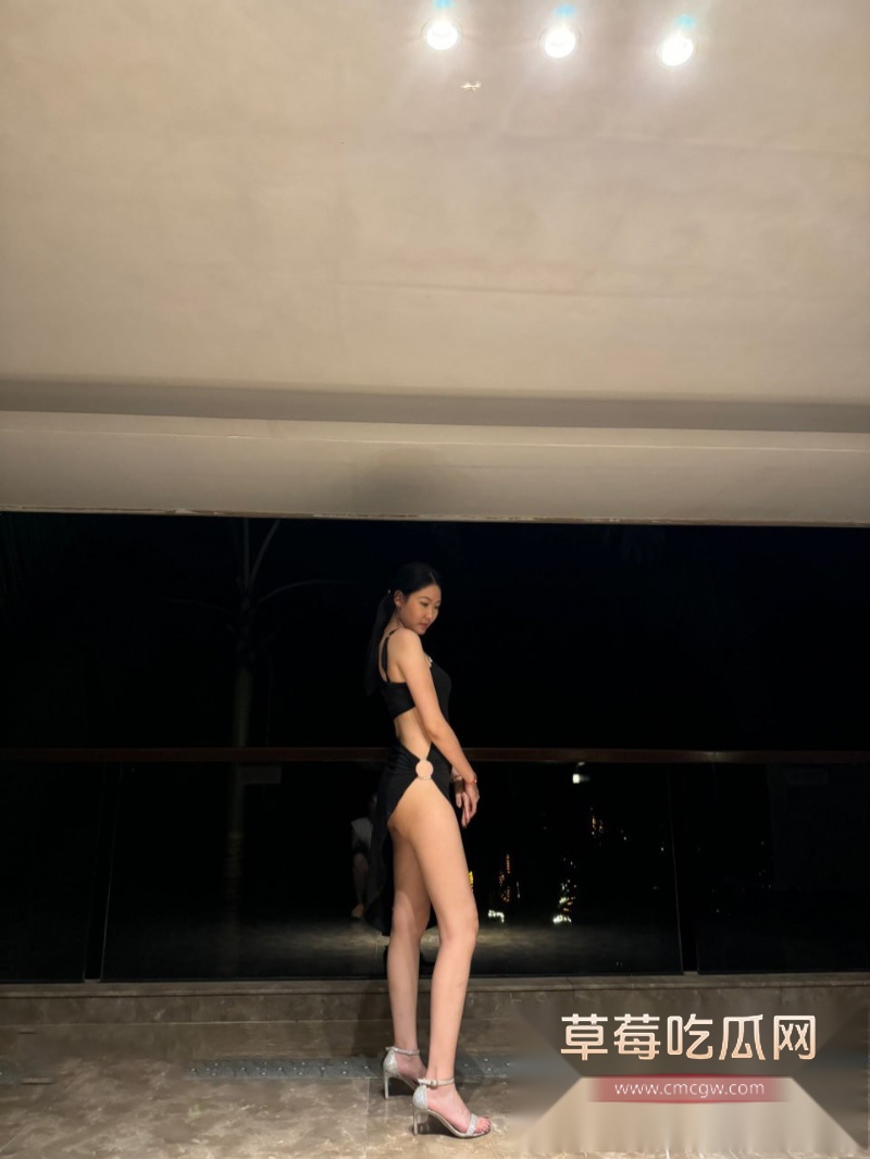 独家泄密 资产A9的离异美少妇 18