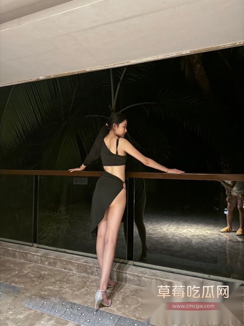 独家泄密 资产A9的离异美少妇 21