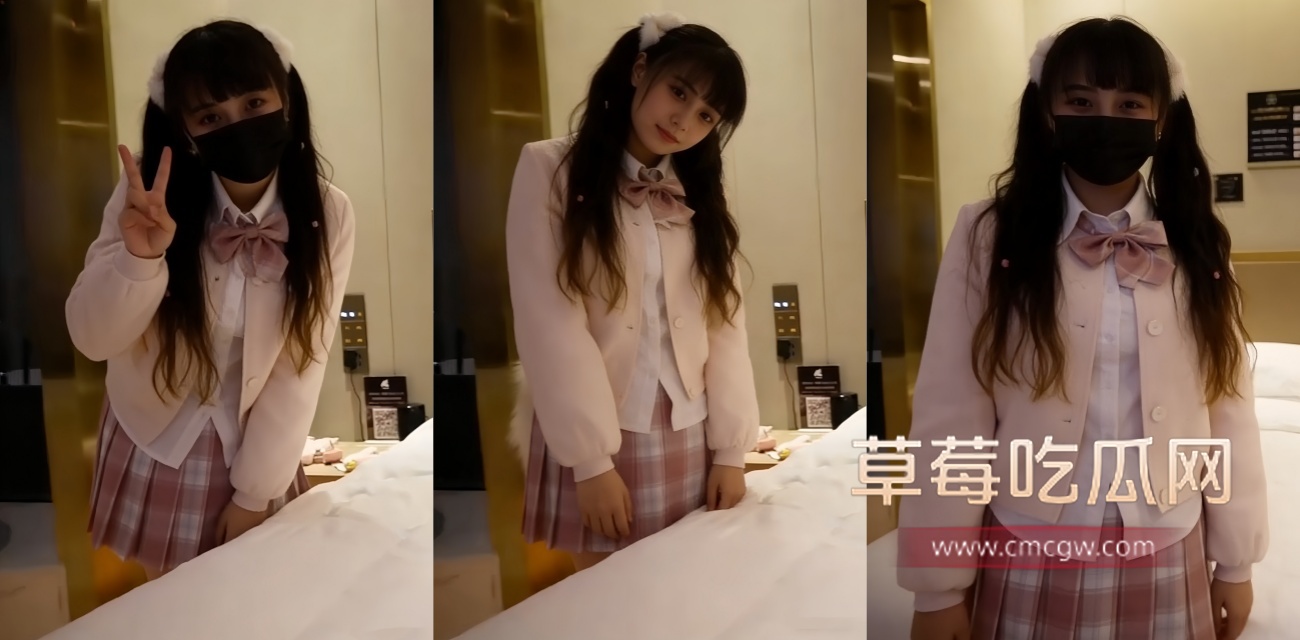 喵喵酱穿着白丝JK制服.jpg