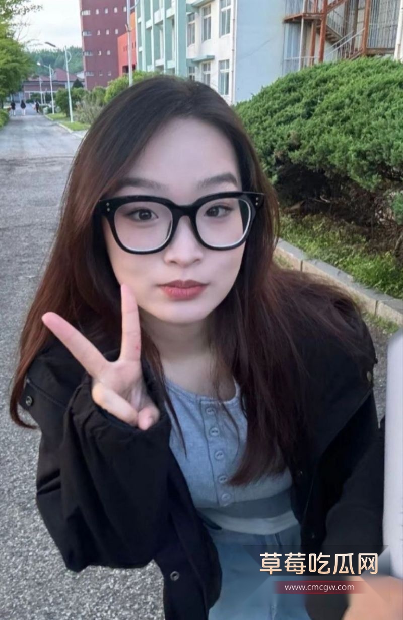 丹东辽东学院李想 淫荡3p视频曝光4