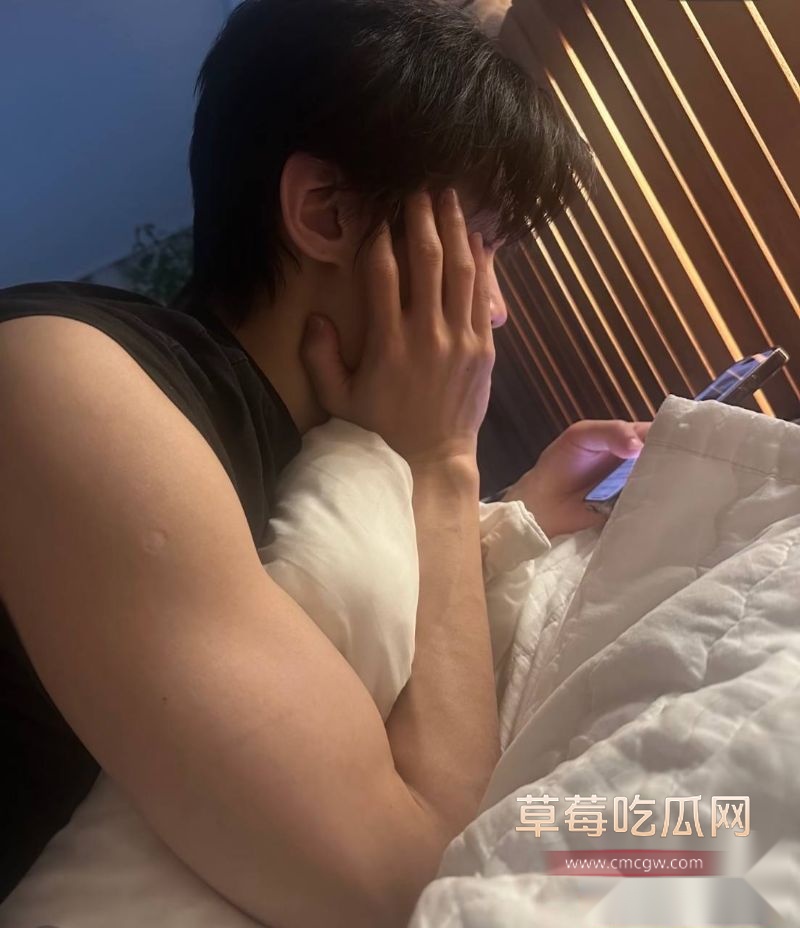 Rookie出轨女网红被曝光14