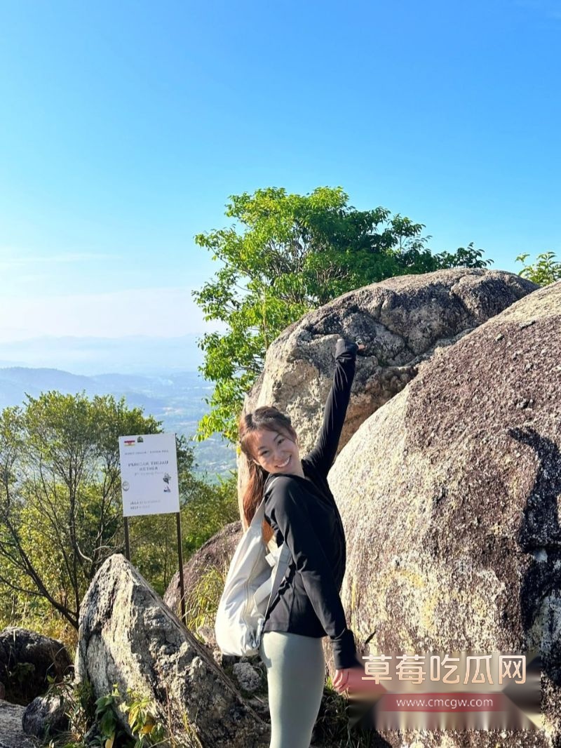 青岛反差母狗李叶 跟富二代男友性爱视频泄漏1