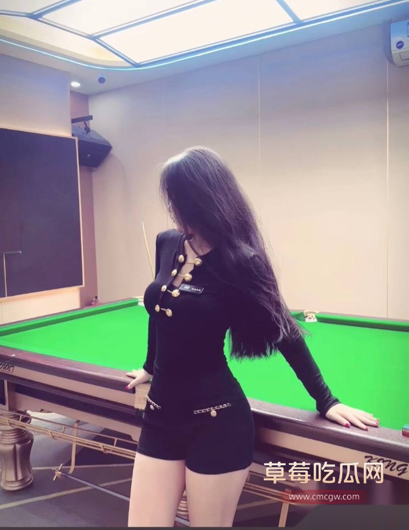 台球女助教相关照片2