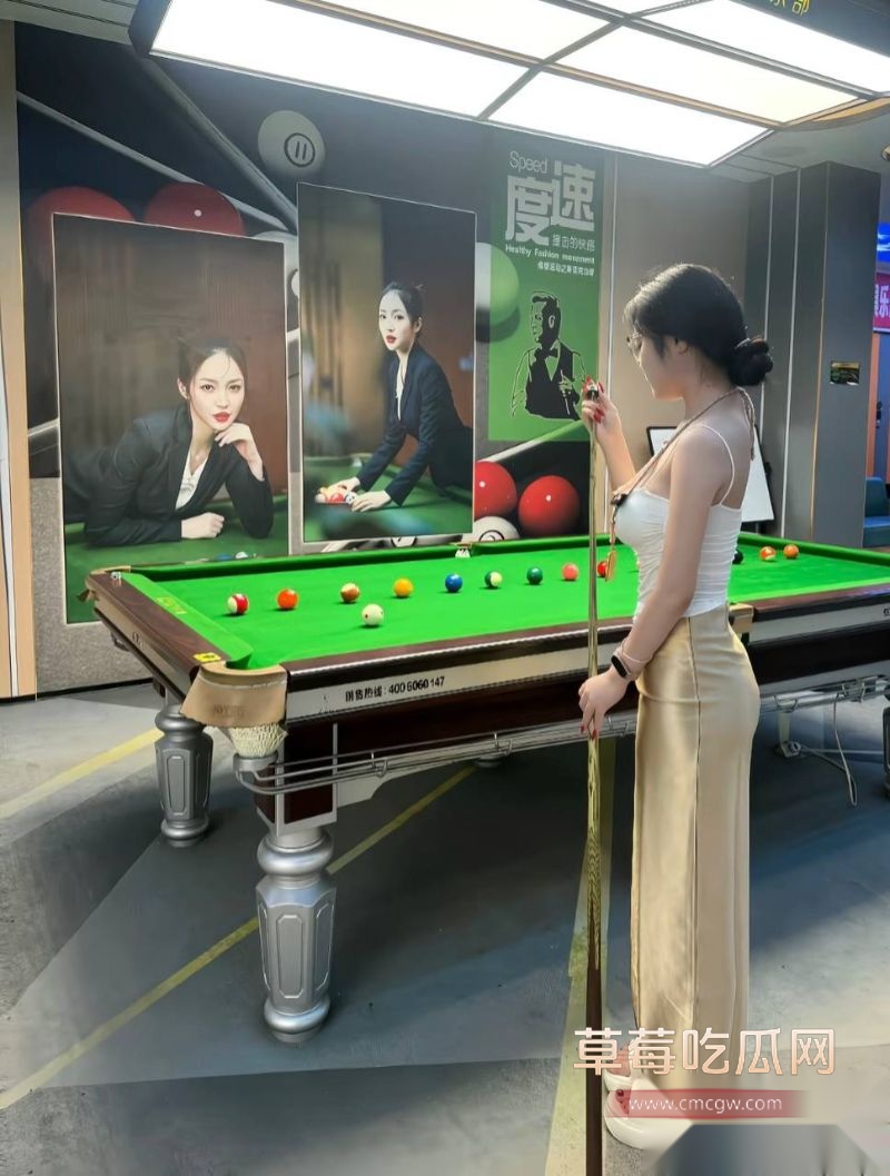 台球女助教相关照片3