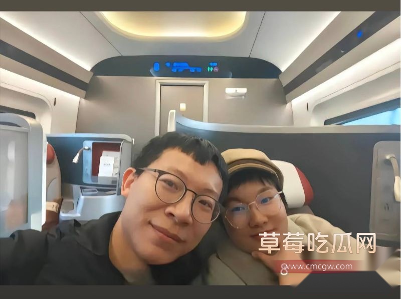 王婆说媒中两人成功牵手1 王婆说媒中两人成功牵手1