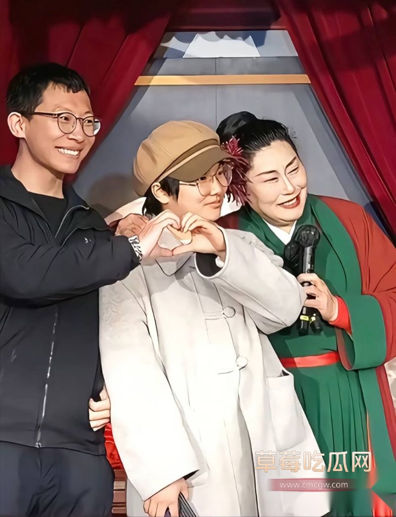 王婆说媒中两人成功牵手5 王婆说媒中两人成功牵手5