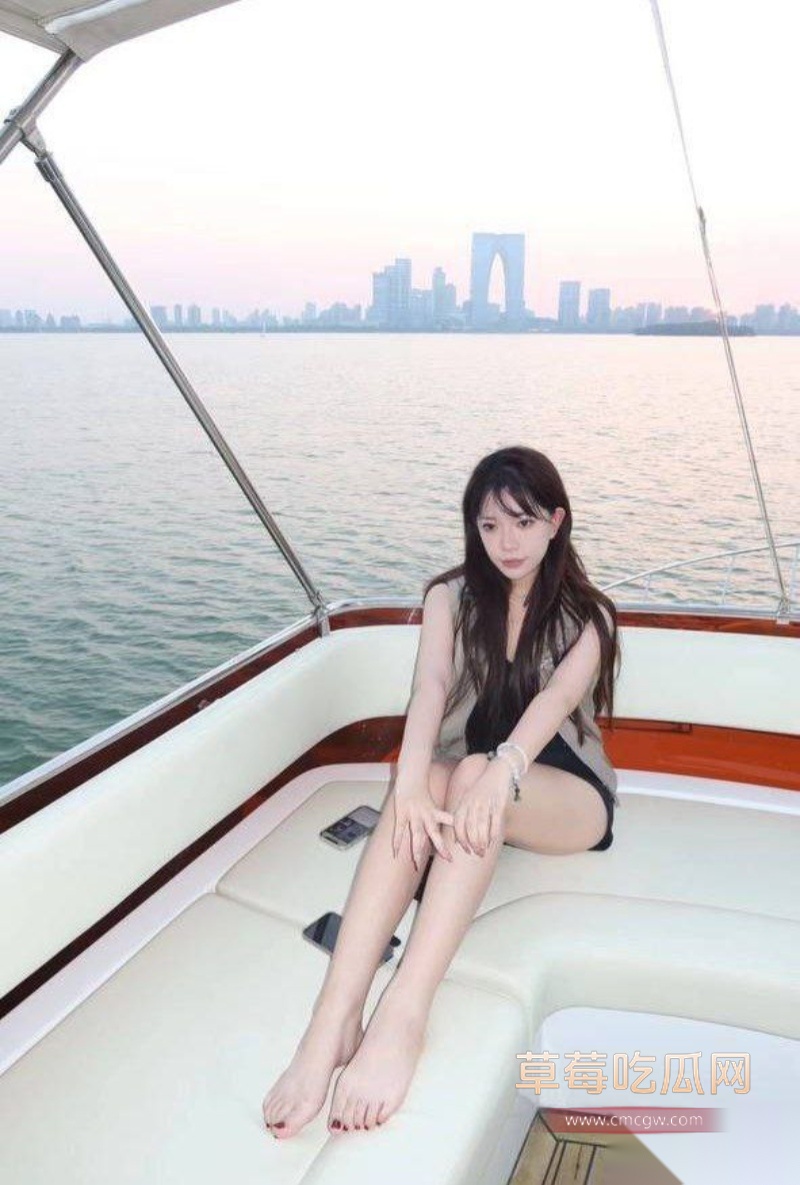 高颜肥臀美少女 5