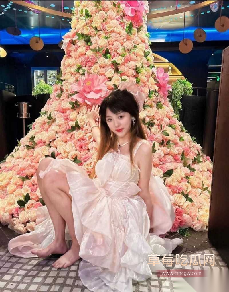 高颜肥臀美少女 6