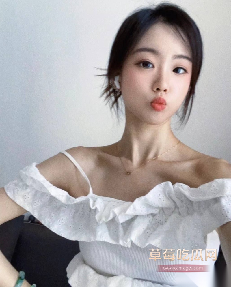 高颜肥臀美少女 8