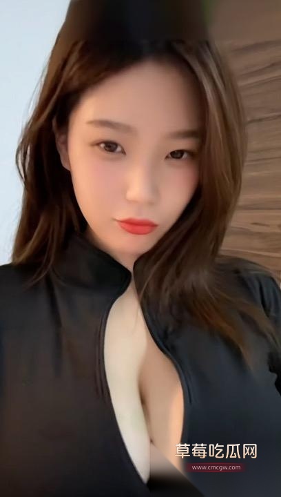 抖音高颜值巨乳女神苏非呀疯狂抖奶展现骚姿5 抖音高颜值巨乳女神苏非呀疯狂抖奶展现骚姿5