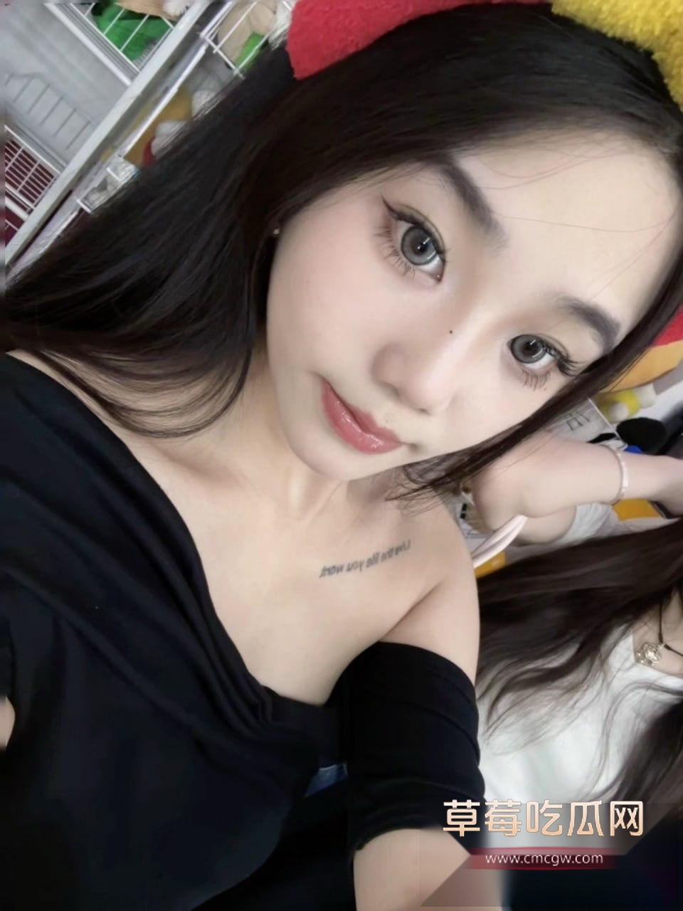 反差美女何颜君被金主包养1 反差美女何颜君被金主包养1