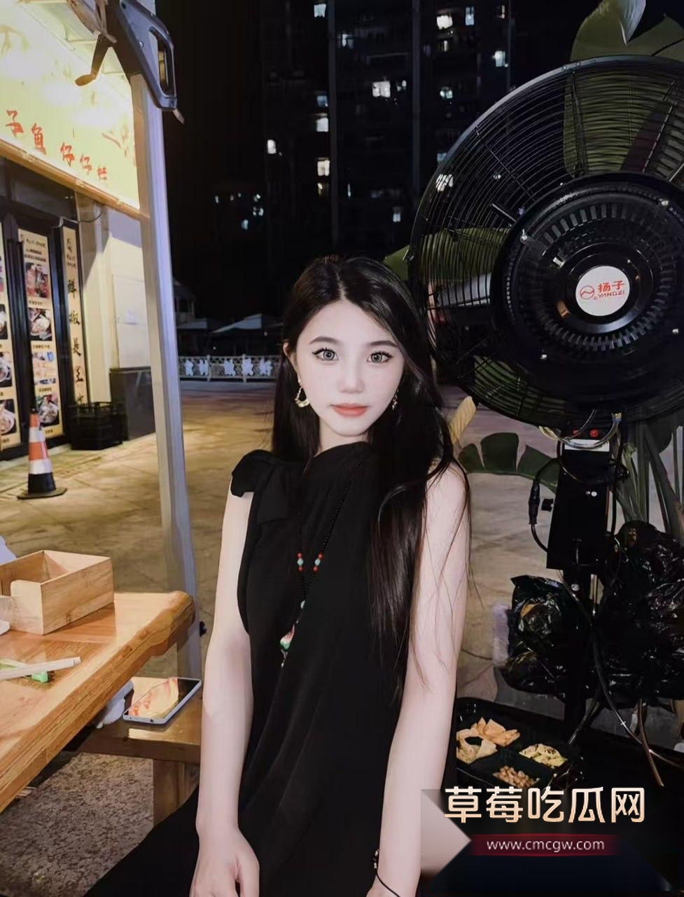 反差美女何颜君被金主包养2 反差美女何颜君被金主包养2
