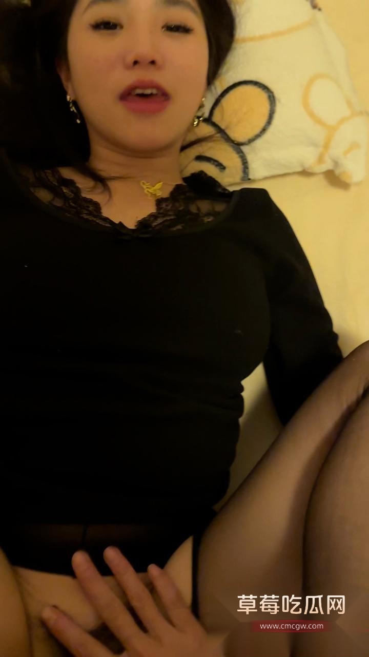 反差美女何颜君被金主包养8 反差美女何颜君被金主包养8