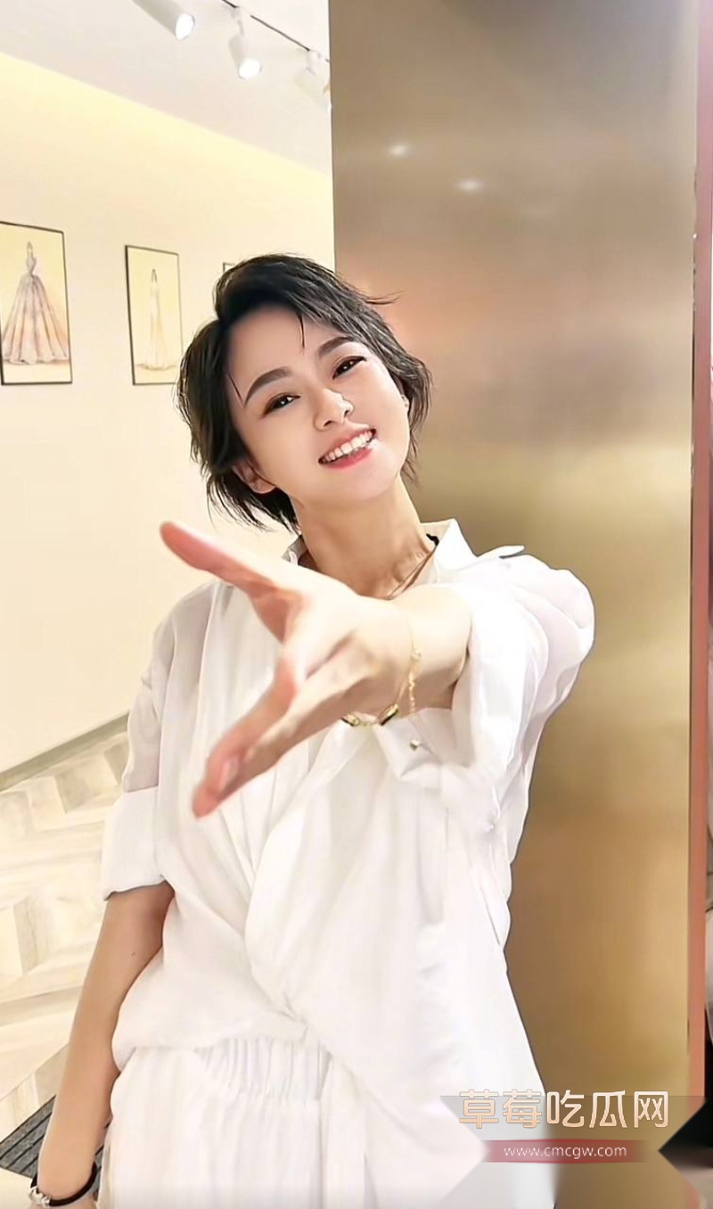 抖音1800w粉女网红 小白牙 20