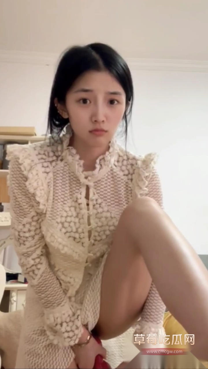 连曝三条母狗 1 连曝三条母狗 1
