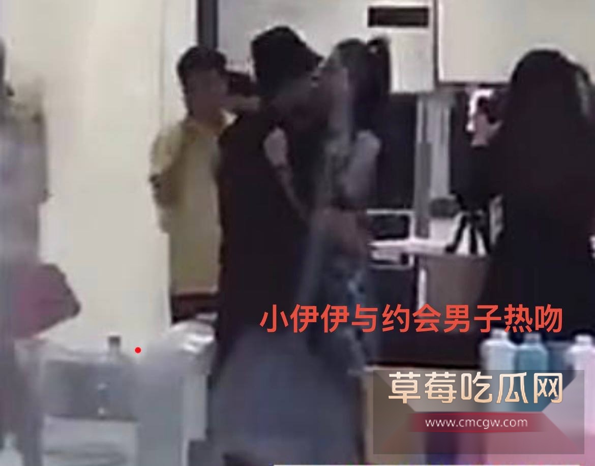 5000万粉女网红小伊伊 包养小鲜肉出轨17