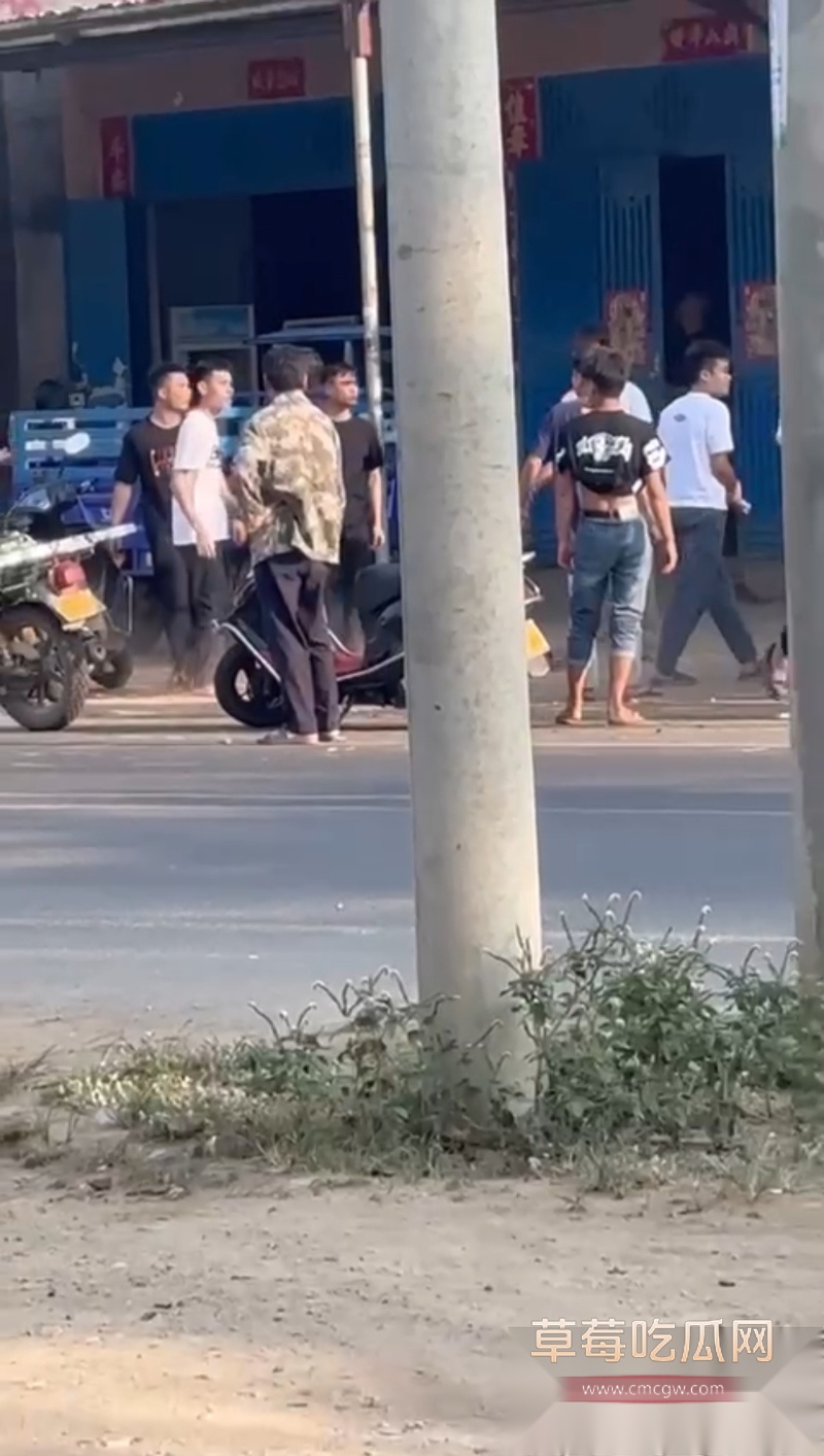 猛男精神小伙街头打架 3