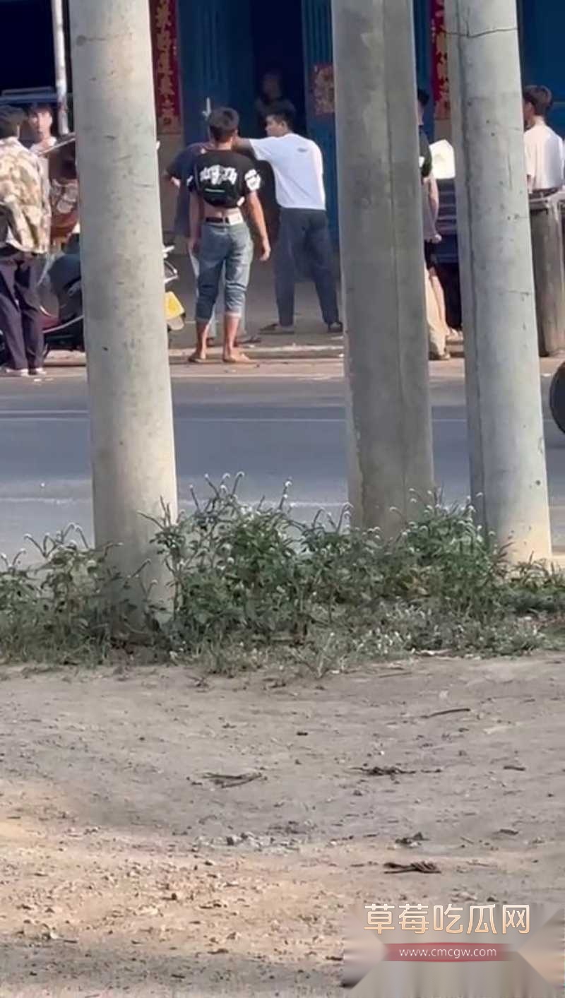 猛男精神小伙街头打架 5