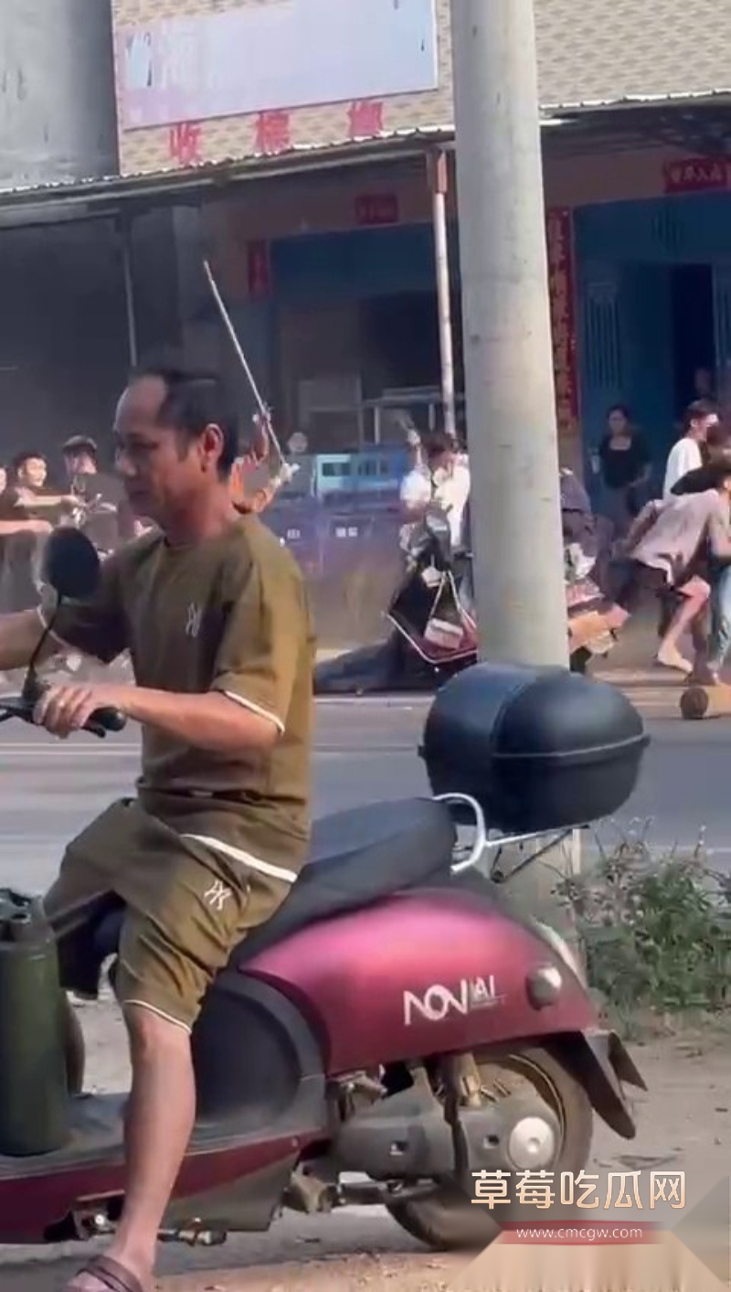 猛男精神小伙街头打架 7
