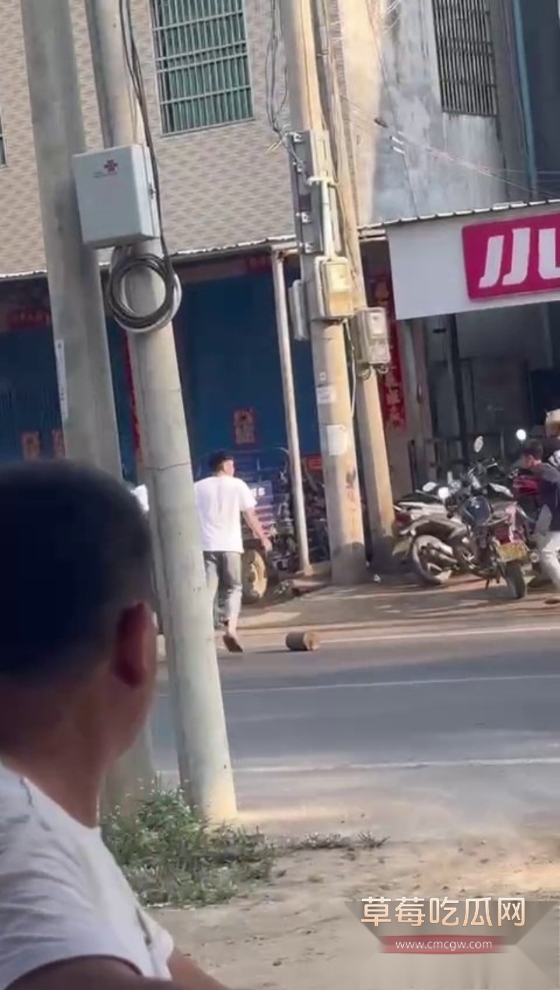 猛男精神小伙街头打架 9