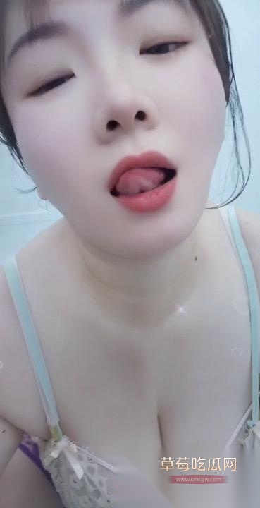 巨乳骚妹穿情趣内衣直播诱惑金主爸爸 床上翘臀跪姿极致勾引 粉嫩大奶完全暴露2 巨乳骚妹穿情趣内衣直播诱惑金主爸爸 床上翘臀跪姿极致勾引 粉嫩大奶完全暴露2