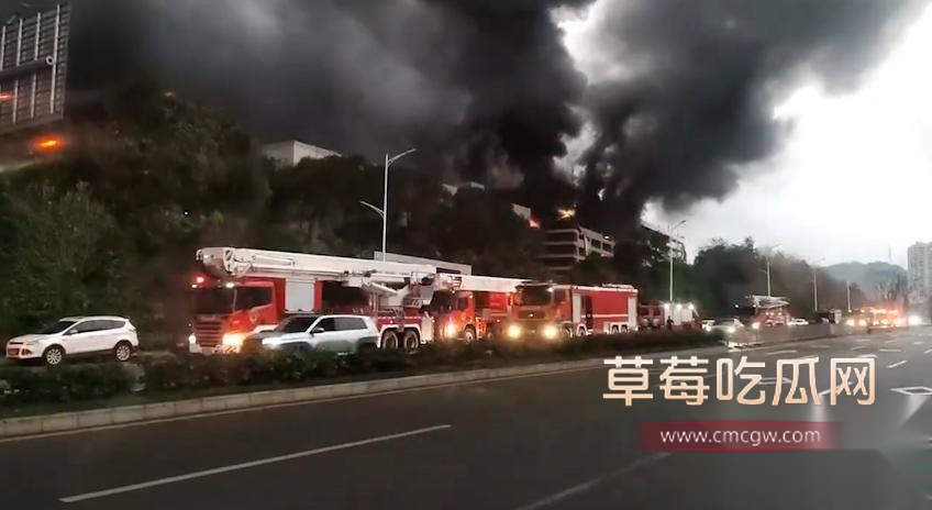 深圳比亚迪园区凌晨突发大火7 深圳比亚迪园区凌晨突发大火7