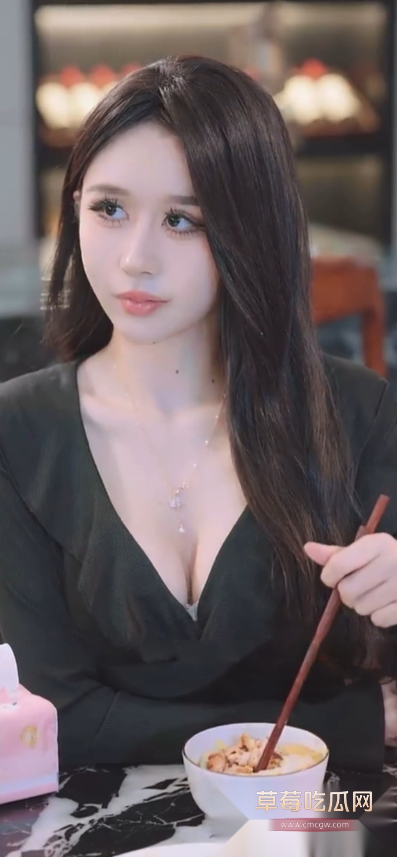 擦边短剧 我和姨妈一家的故事 2 擦边短剧 我和姨妈一家的故事 2