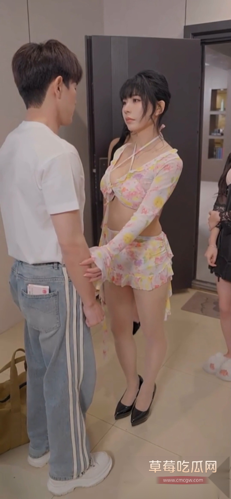 擦边短剧 我和姨妈一家的故事 15 擦边短剧 我和姨妈一家的故事 15