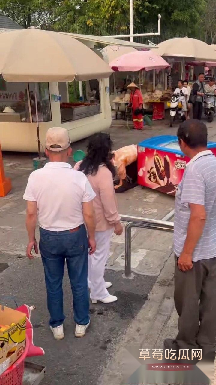 烧烤店老板娘霸气护店7