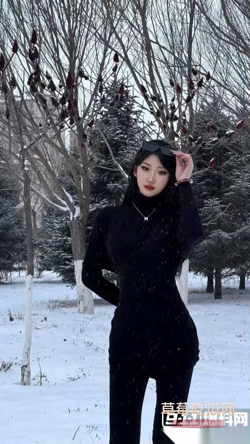三位顶级骚货母狗 15