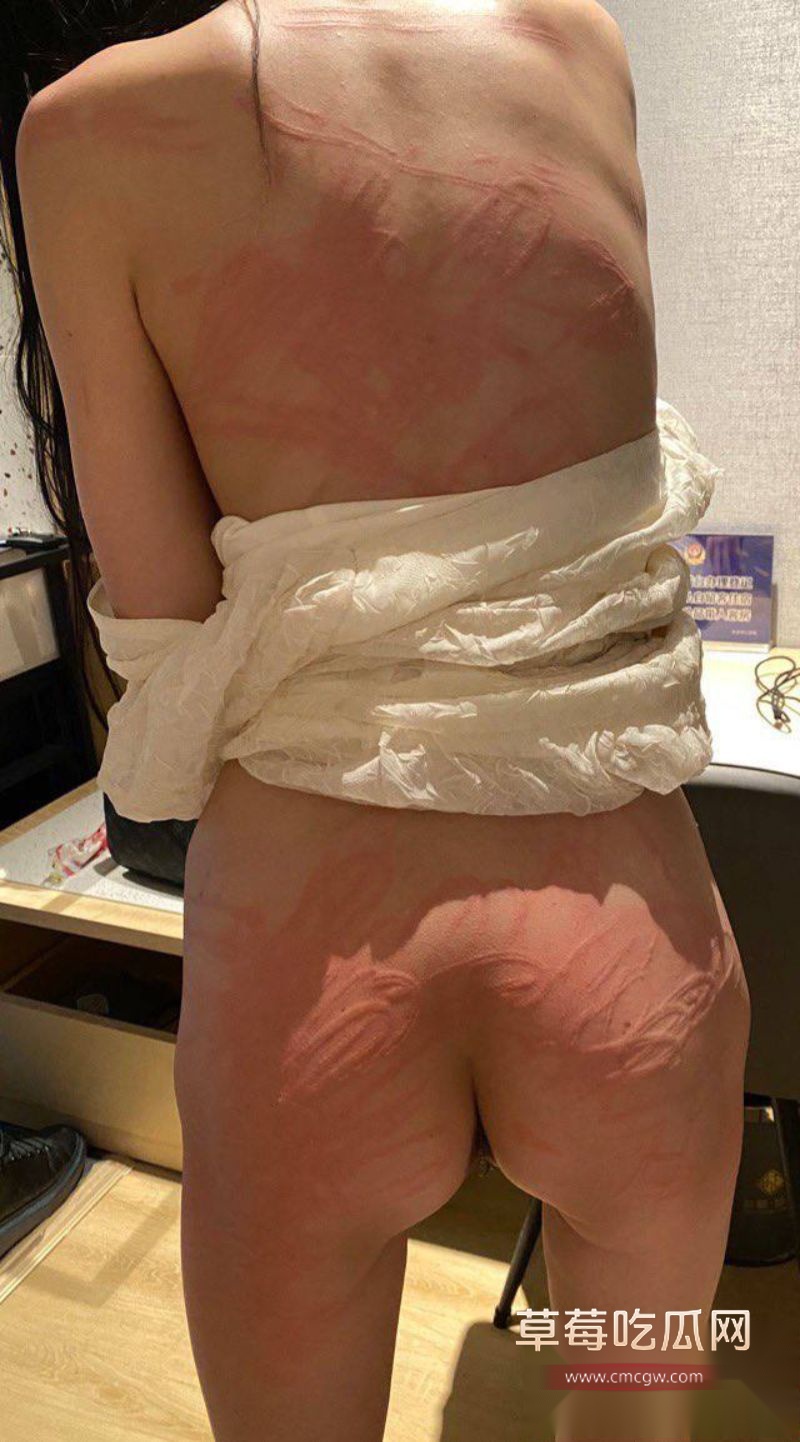 家属收到女孩被殴打视频2