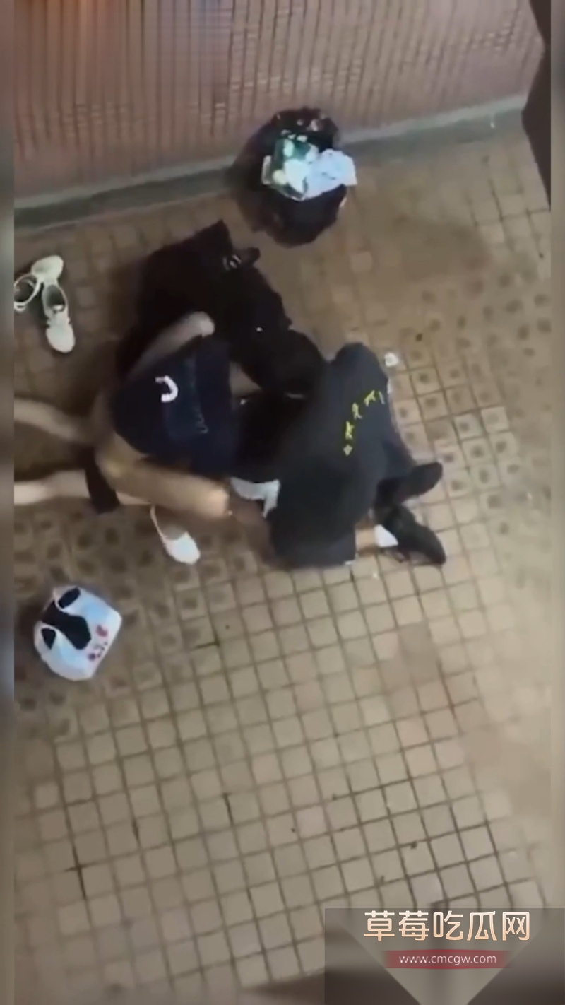 香港屋苑平台3P性爱派对被曝光 3 香港屋苑平台3P性爱派对被曝光 3