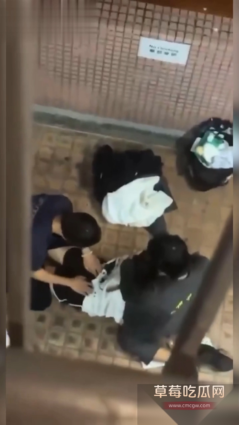 香港屋苑平台3P性爱派对被曝光 7 香港屋苑平台3P性爱派对被曝光 7
