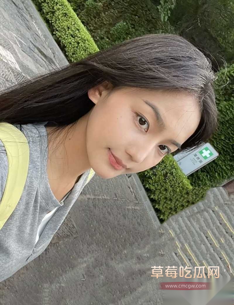 河南理工学院大四美女陈奕涵 12