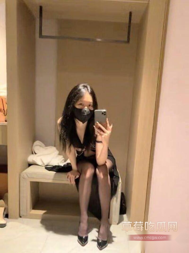 快手顶级御姐饭饭 黑丝比基尼爆奶狂摇 模拟深喉极度挑逗简直人间春药