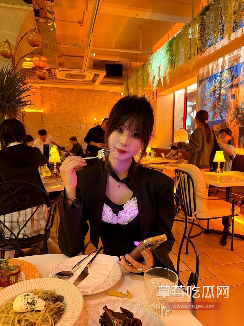 张婧娅开房约炮3