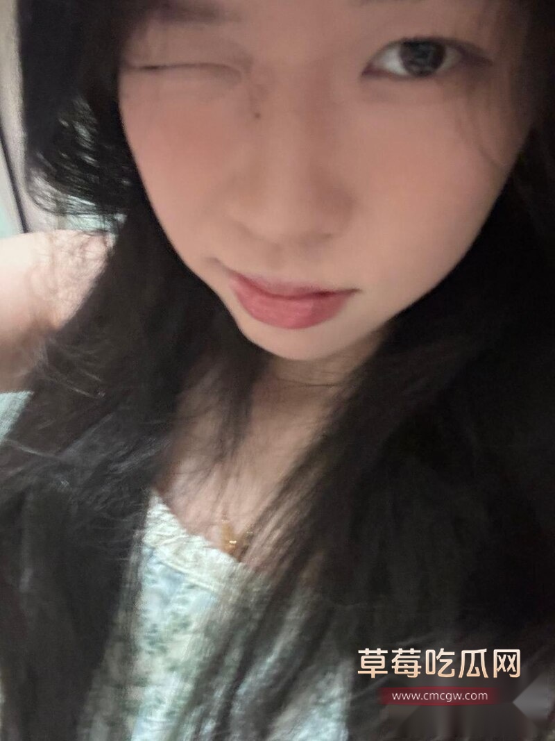 武大校花级学妹钟淑玥 前男友曝光性爱视频 这种颜值和身材简直是人间尤物