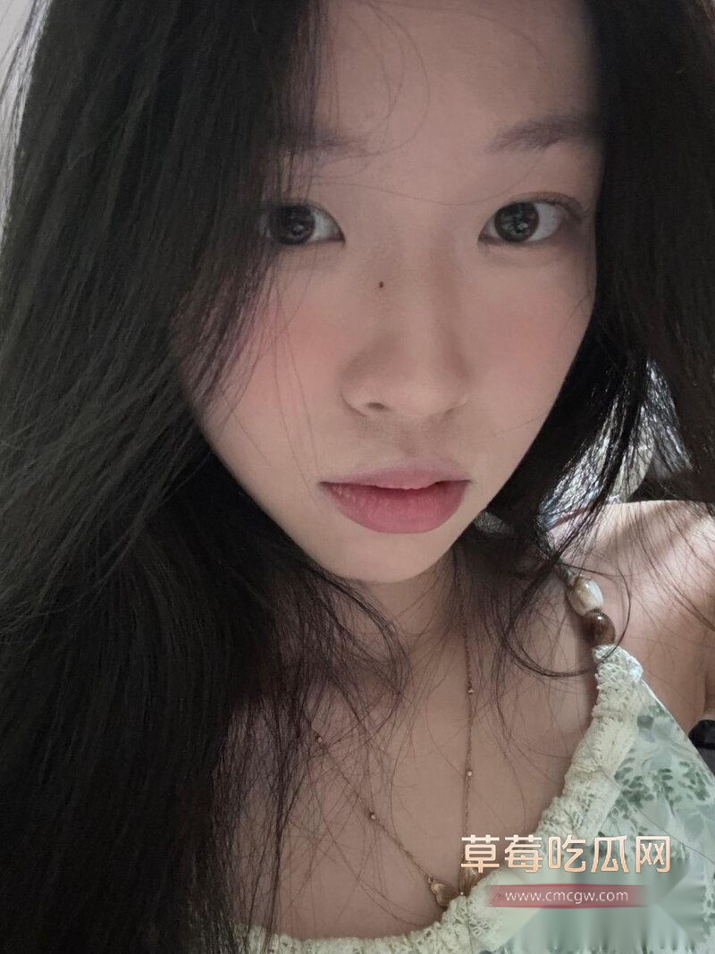 武大校花级学妹钟淑玥 前男友曝光性爱视频 这种颜值和身材简直是人间尤物