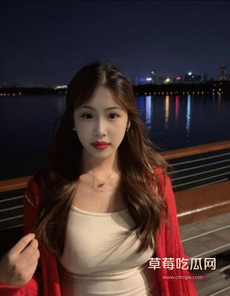 林潇潇假屌自慰 4