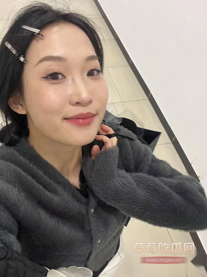 周羽彤调教深喉 1