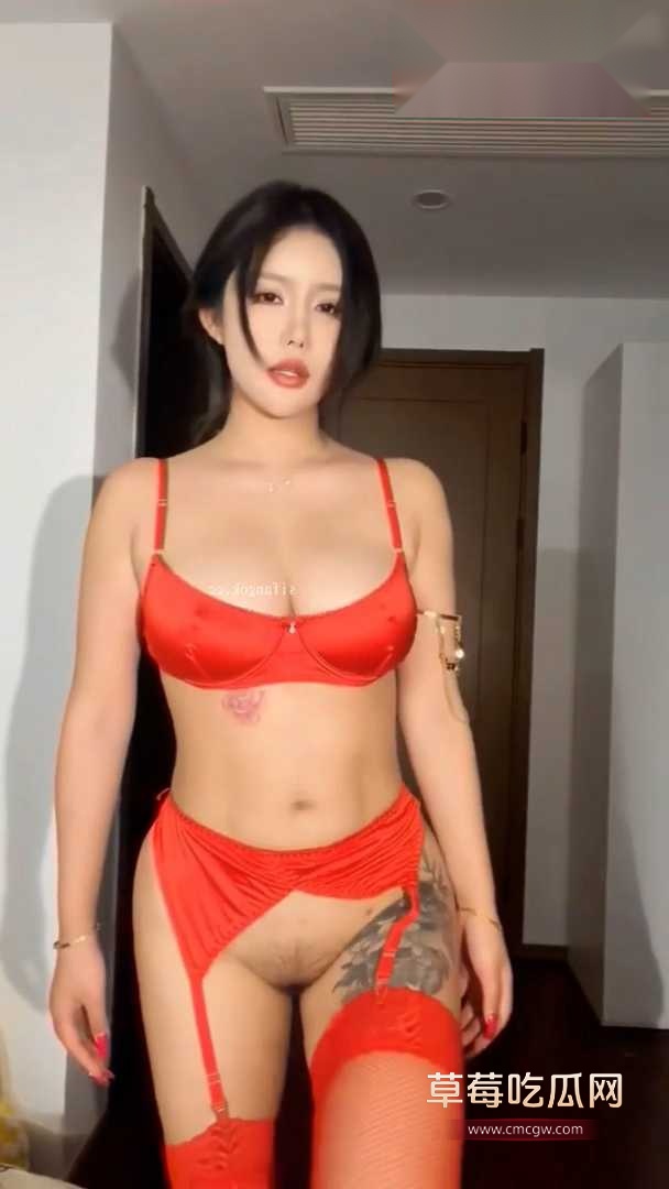 百万网红依阳baby红色情趣自拍流出7