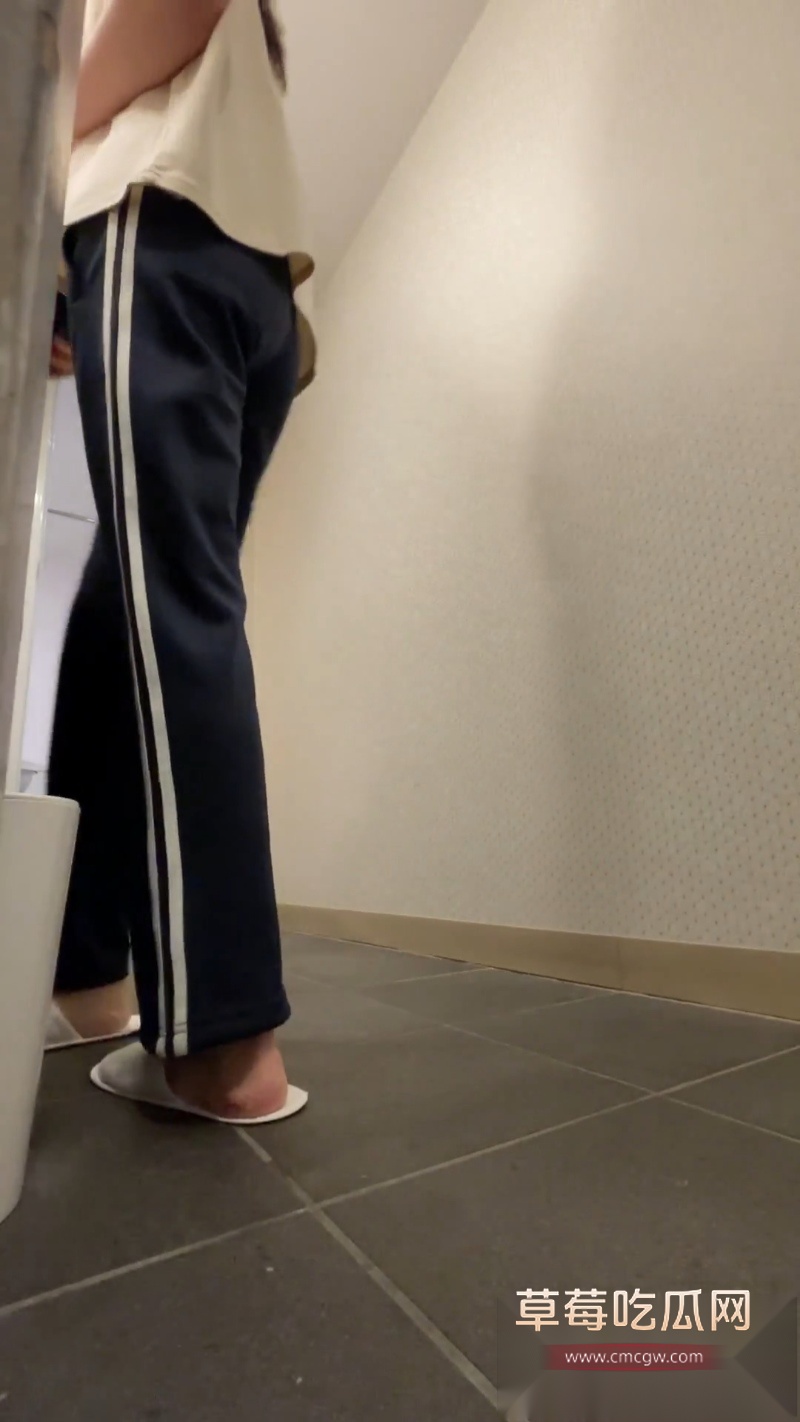 工作一天的小姐姐下班后 13